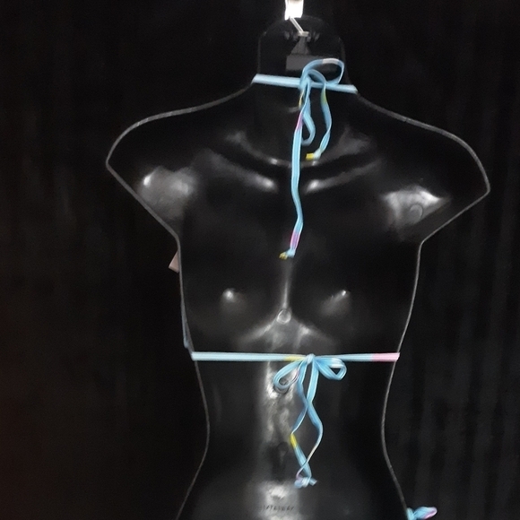 String bikini swimsuit. Triangle top and side tied bottoms - Picture 3 of 4
